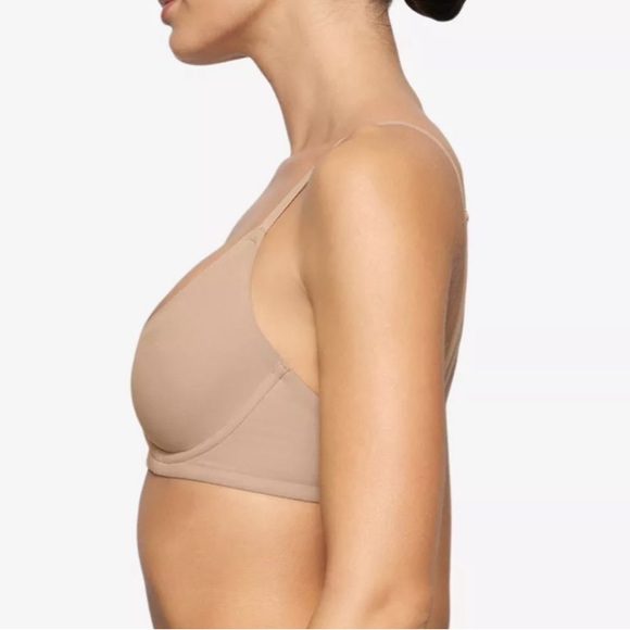 SKIMS Fits Everybody Unlined Stretch-Woven Bra - Picture 3 of 13